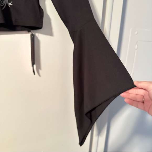 BOGO FREE ROMWE CROPPED ANGEL SLEEVED TOP - Picture 4 of 8